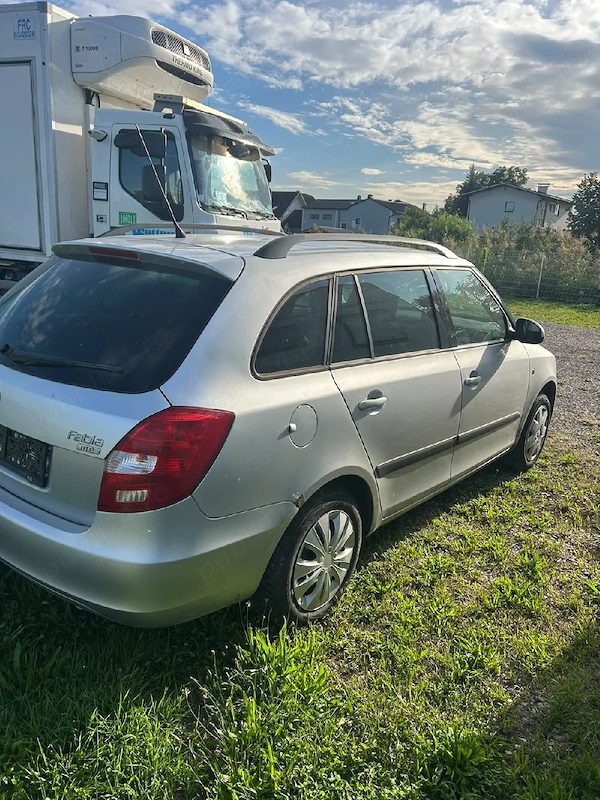 SKODA Fabia 2009 — imagine 5