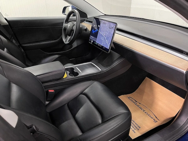 TESLA Model 3 2020 — imagine 11