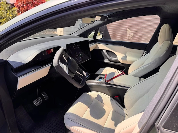 TESLA Model X 2022 — imagine 3
