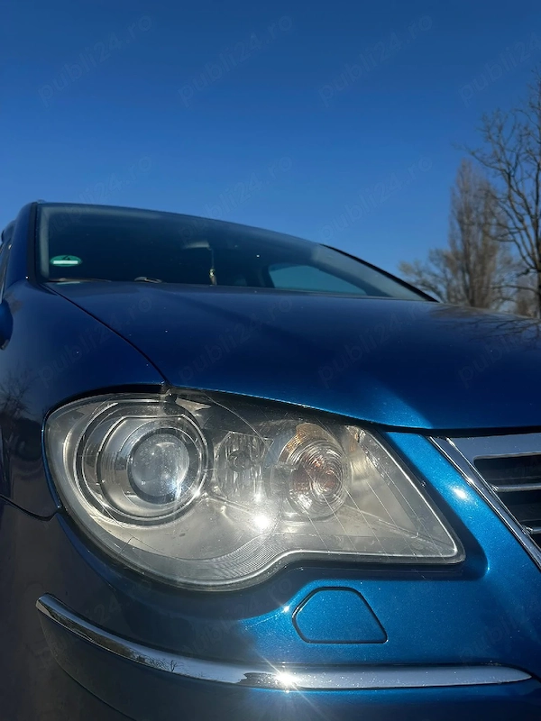 VOLKSWAGEN Touran 2010 — imagine 3
