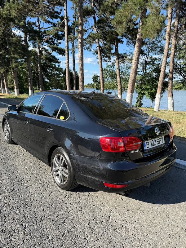 VOLKSWAGEN Jetta 2012 — imagine 3