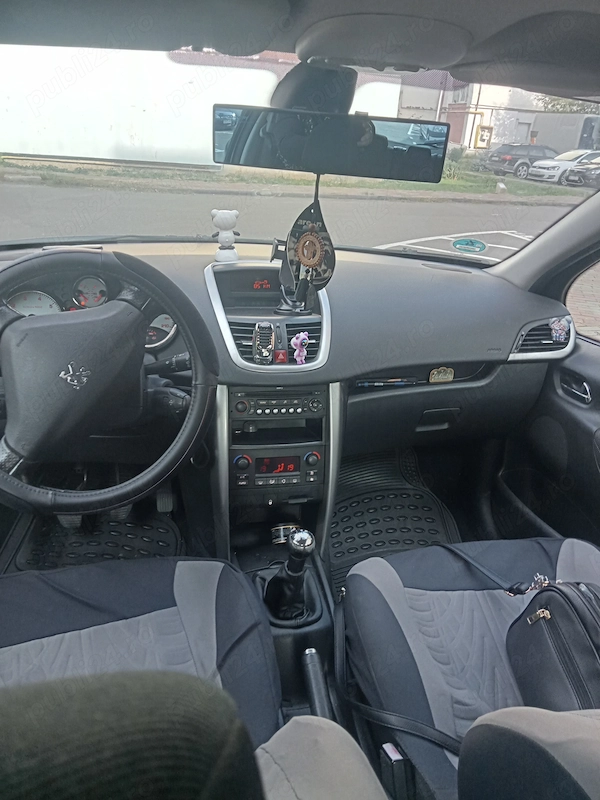 Vînd Peugeot 207 , bună pentru navetă