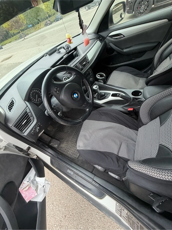 BMW iX1 2011 — imagine 3
