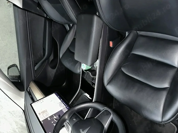 TESLA Model 3 2020 — imagine 3