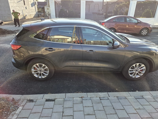 FORD Kuga 2020 — imagine 2