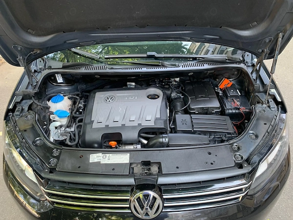 VOLKSWAGEN Touran 2012 — imagine 6