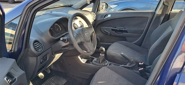 vand opel corsa 2011 benzina 1.2 180000 km