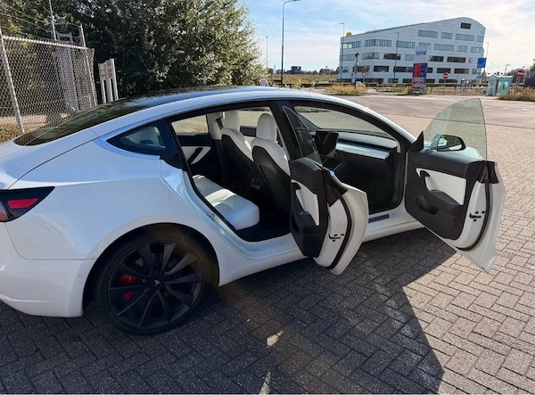 TESLA Model 3 2020 — imagine 2