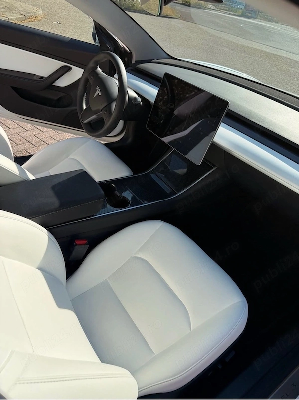 TESLA Model 3 2020 — imagine 4