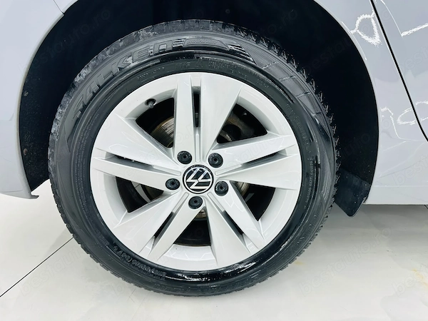 VOLKSWAGEN Golf 2023 — imagine 9