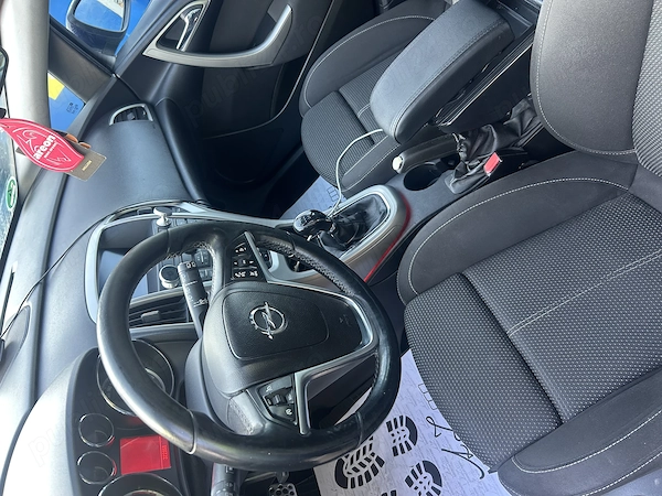 OPEL Astra 2011 — imagine 4