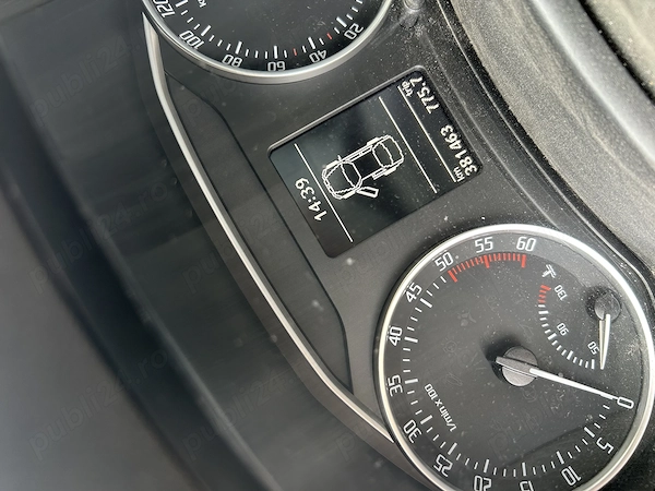 SKODA Octavia 2012 — imagine 3