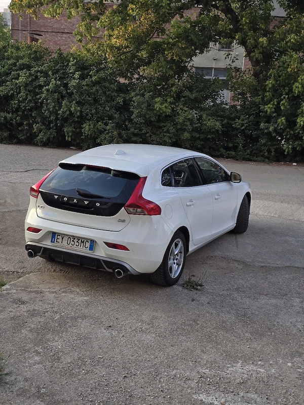 VOLVO V40 2015 — imagine 5