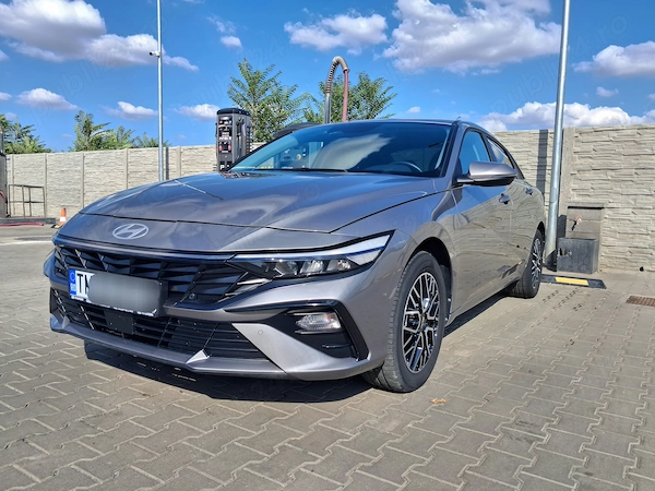 HYUNDAI Elantra 2024 — imagine 3