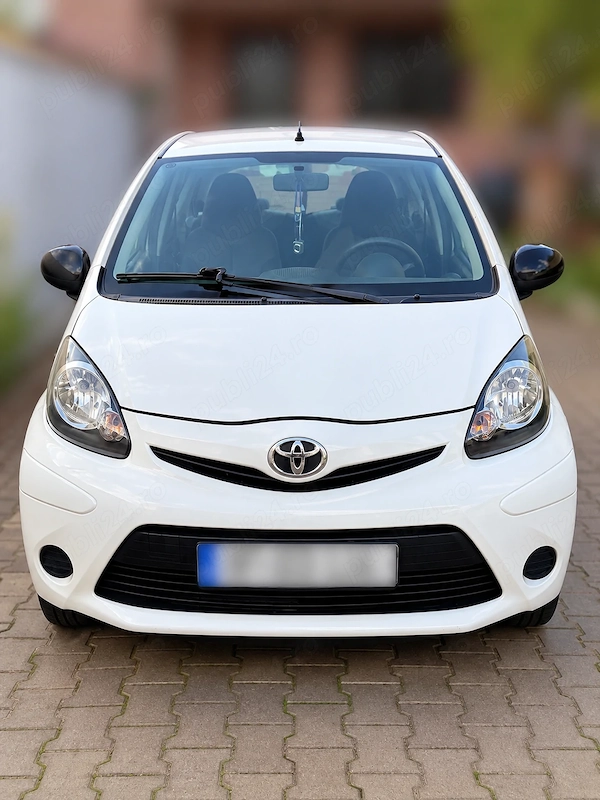 Toyota Aygo 2013, 1.0 benzină, 67.011 km, 5 uși, AC, CarPlay