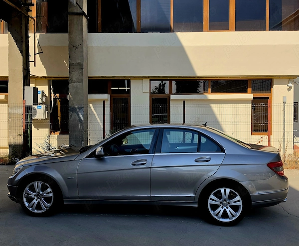 Mercedes-Benz Clasa C "AVANTGARDE" Navigație cu ecran retractabil fabrica, scaune electrice!