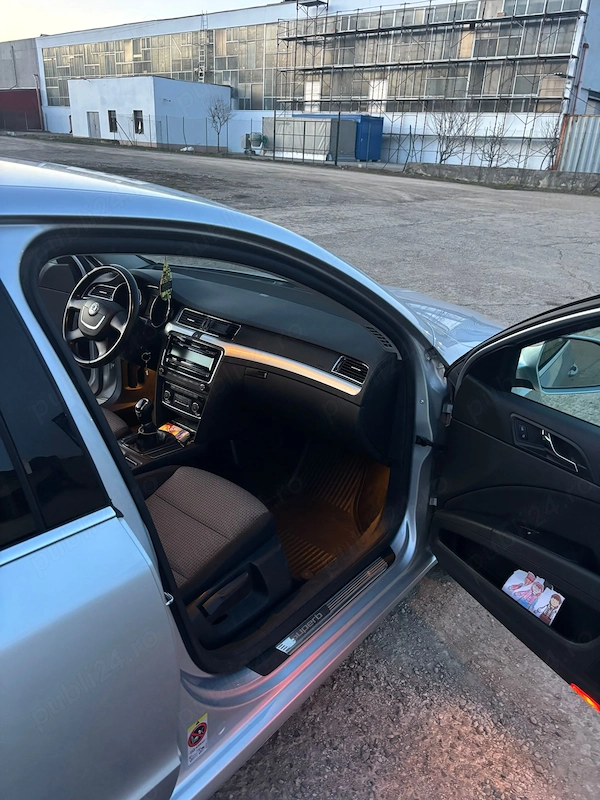 SKODA Superb 2011 — imagine 3