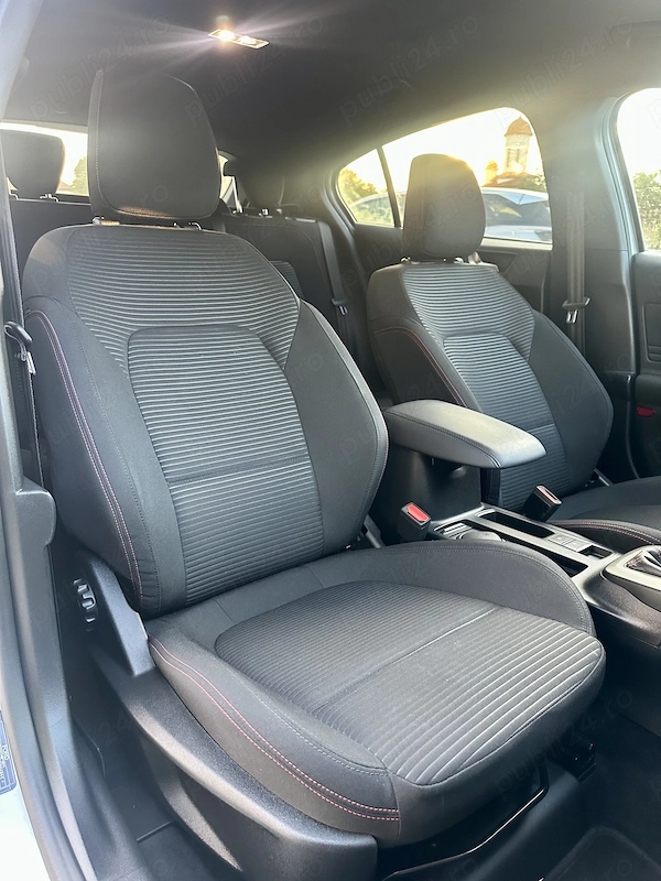 FORD Focus 2025 — imagine 8