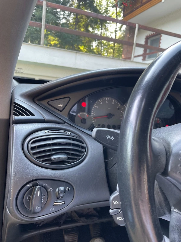 FORD Focus 2002 — imagine 5