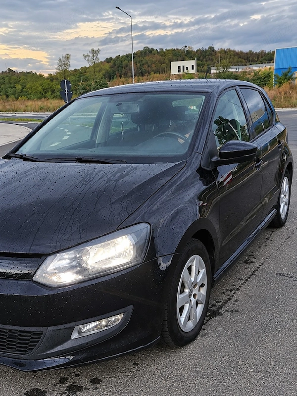 VOLKSWAGEN Polo