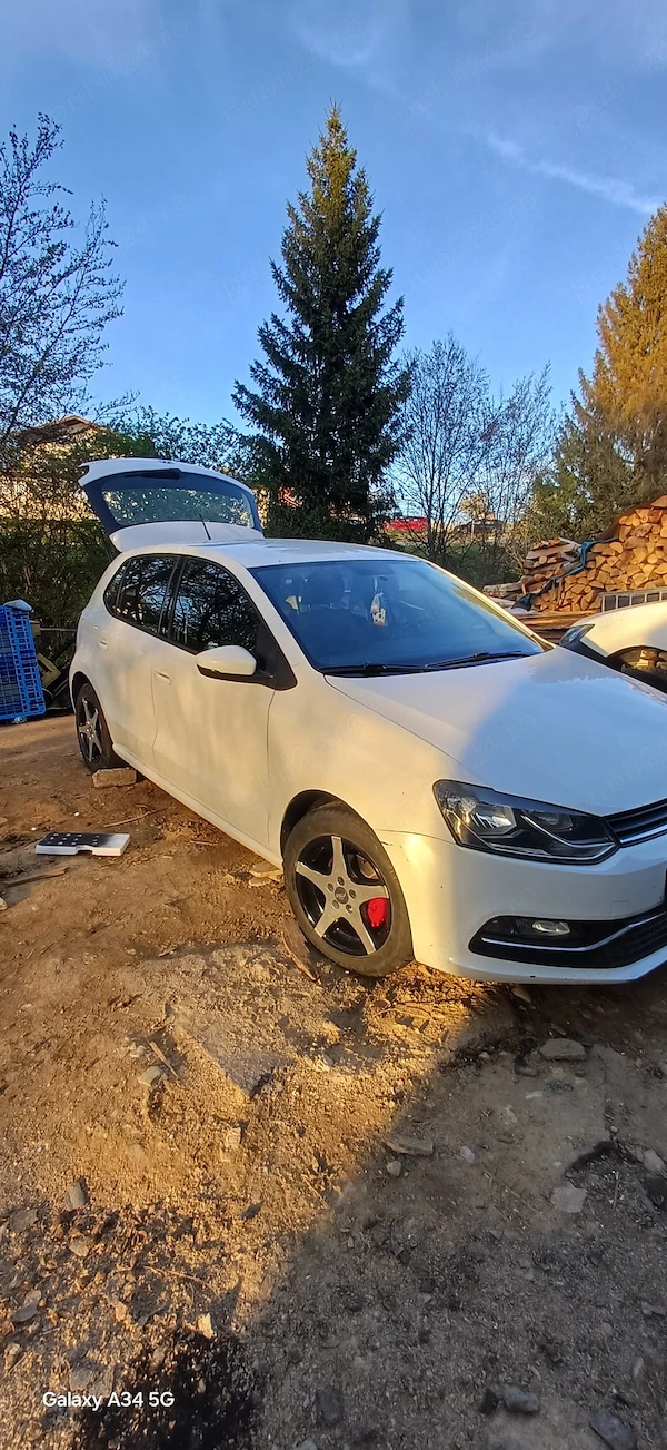 VOLKSWAGEN Polo