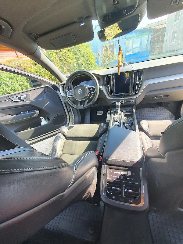 VOLVO XC60 2019 — imagine 7