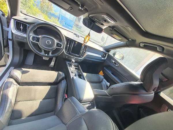 VOLVO XC60 2019 — imagine 4
