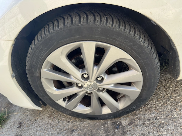 TOYOTA Auris 2013 — imagine 2
