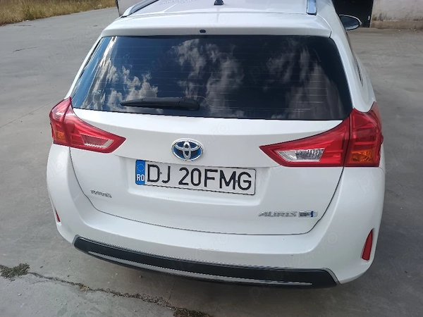TOYOTA Auris 2013 — imagine 3