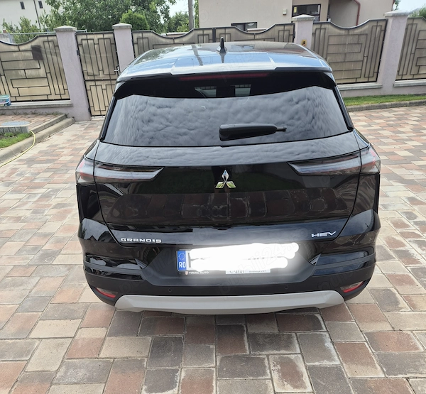 MITSUBISHI Grandis 2025 — imagine 3