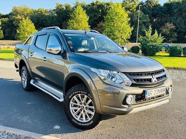 Mitsubishi L200 2018 2.4 DI-D 181 CP Automatic | INSTYLE (Top) | 160.000 km | Revizii la zi