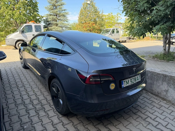 TESLA Model 3 2022 — imagine 8