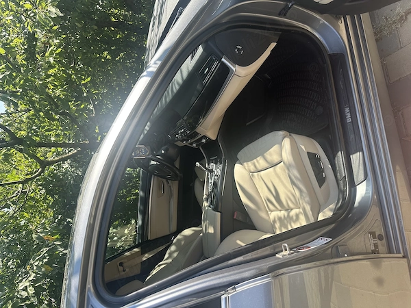 BMW 5 Series 2011 — imagine 3