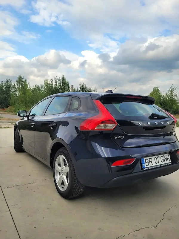 VOLVO V40 2016 — imagine 3