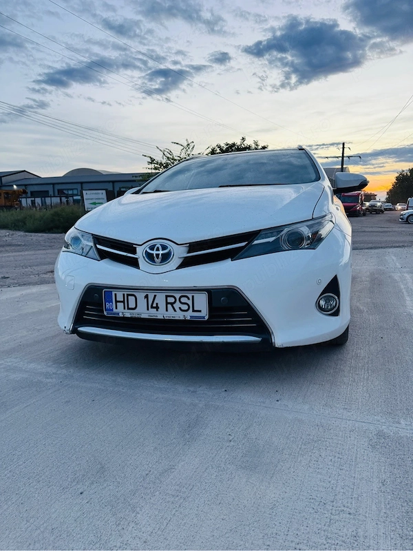 Vand Toyota Auris 1.8 hibrida