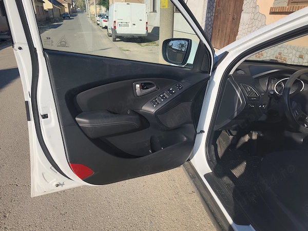 HYUNDAI ix35 2010 — imagine 3