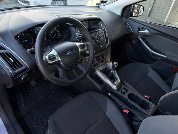 FORD Focus 2011 — imagine 5