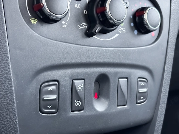 DACIA Logan 2013 — imagine 17