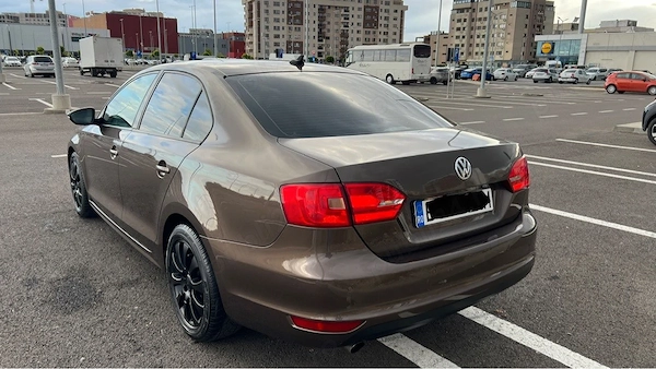 VOLKSWAGEN Jetta 2012 — imagine 3