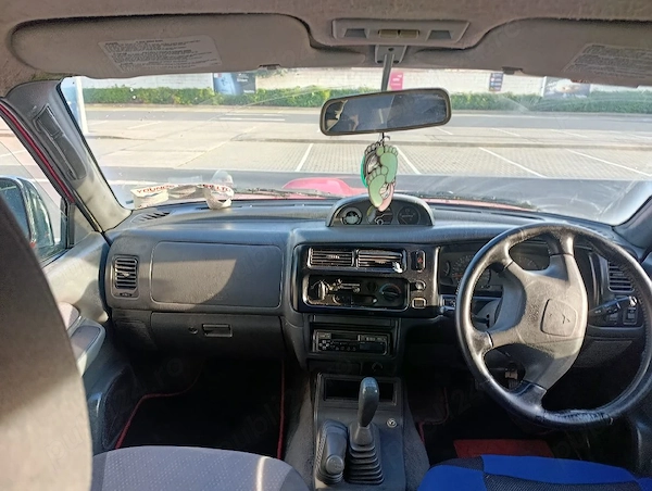 MITSUBISHI L200