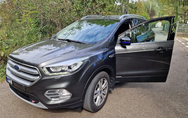 Vând Ford Kuga 1,5 Titanium 150 cp.