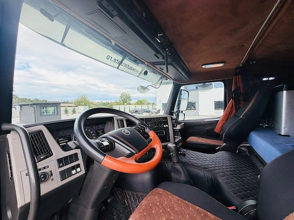 VOLVO Unknown Model 2015 — imagine 15