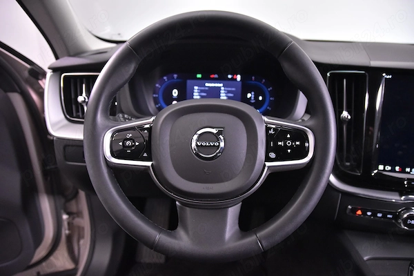 VOLVO XC60 2022 — imagine 8