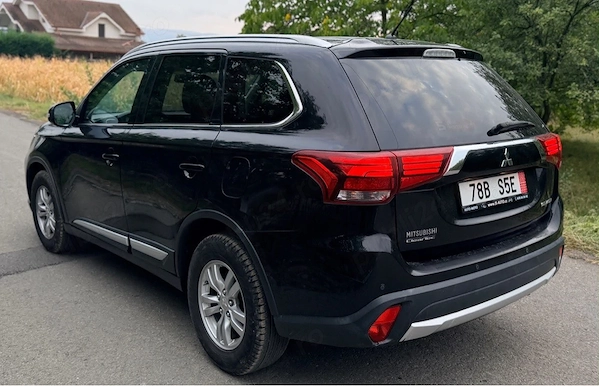 MITSUBISHI Outlander 2016 — imagine 2