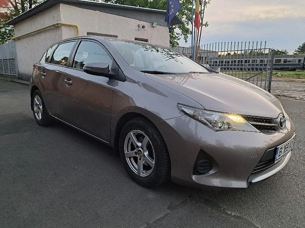 TOYOTA Auris 2015 — imagine 2