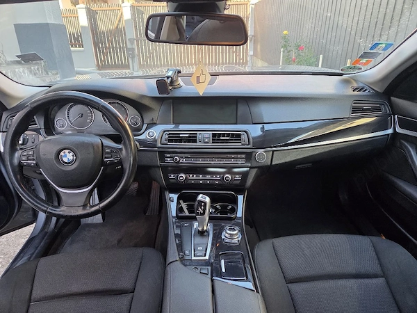 BMW 5 Series 2010 — imagine 6