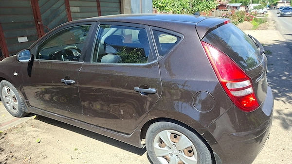 HYUNDAI i30 2011 — imagine 2