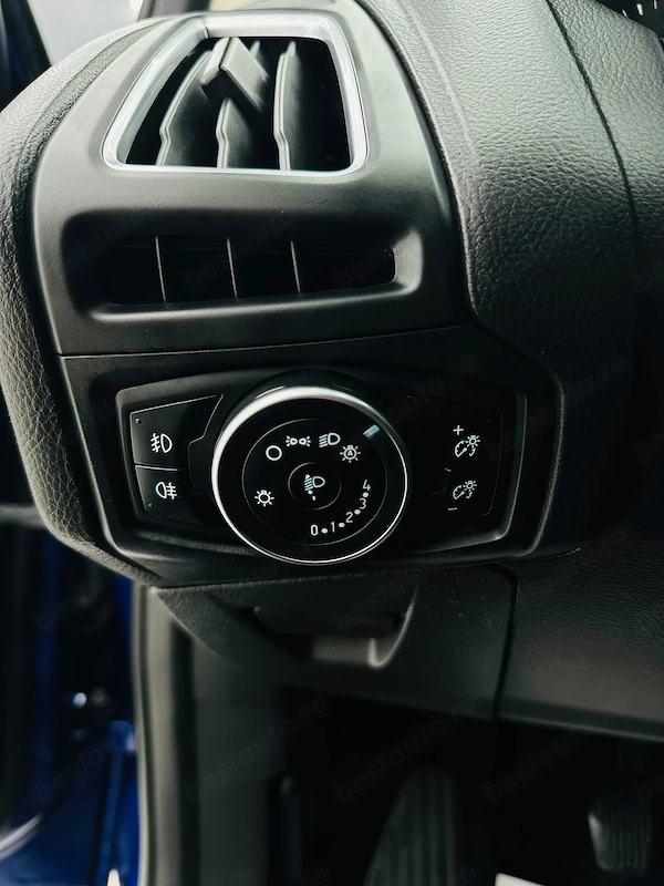 FORD Focus 2018 — imagine 13