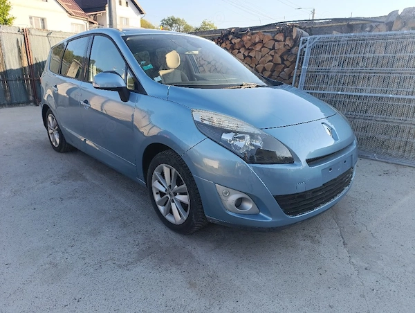RENAULT Grand Scenic 2011 — imagine 3