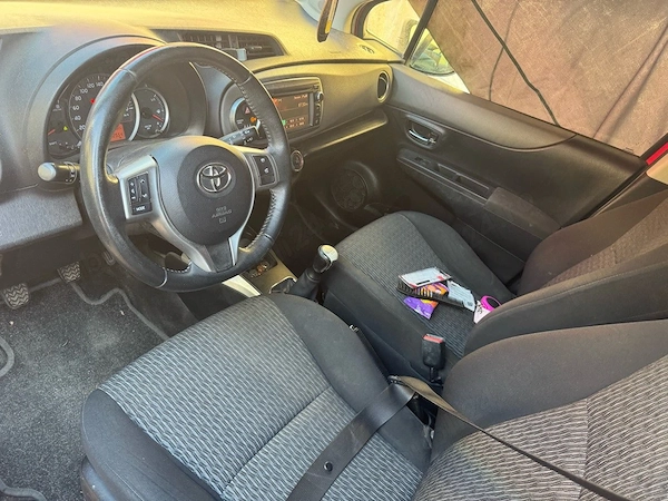 TOYOTA Yaris 2013 — imagine 5